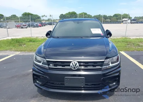 2021 Volkswagen Tiguan 2.0T Se/2.0T Se R-Line Black/2.0T Sel z USA, uszkodzony, nr VIN 3VV2B7AX9MM065229